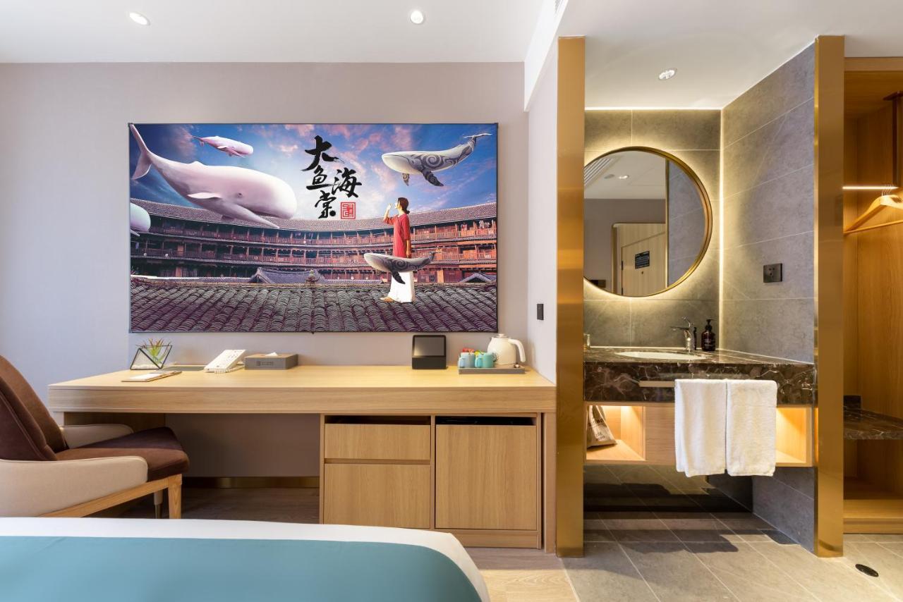 East Sacred Hotel--Very Near Beijing Tiananmen Square ,The Forbidden City,The Temple Of Heaven ,3 Minutes' Walk To Wangfujing Subway ,Located In The Center Of Beijing, Many Shopping Malls Around,Newly Renovated Hotel-Able To Receive Foreign Guests Exterior foto A room at the hotel
