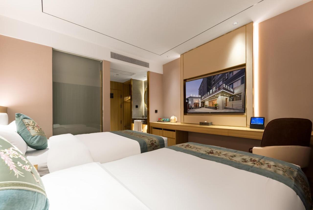 East Sacred Hotel--Very Near Beijing Tiananmen Square ,The Forbidden City,The Temple Of Heaven ,3 Minutes' Walk To Wangfujing Subway ,Located In The Center Of Beijing, Many Shopping Malls Around,Newly Renovated Hotel-Able To Receive Foreign Guests Exterior foto Deluxe Room